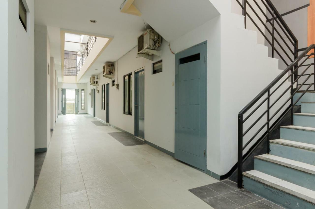Reddoorz Syariah Near Pondok Indah Mall 3 Jakarta Exterior foto
